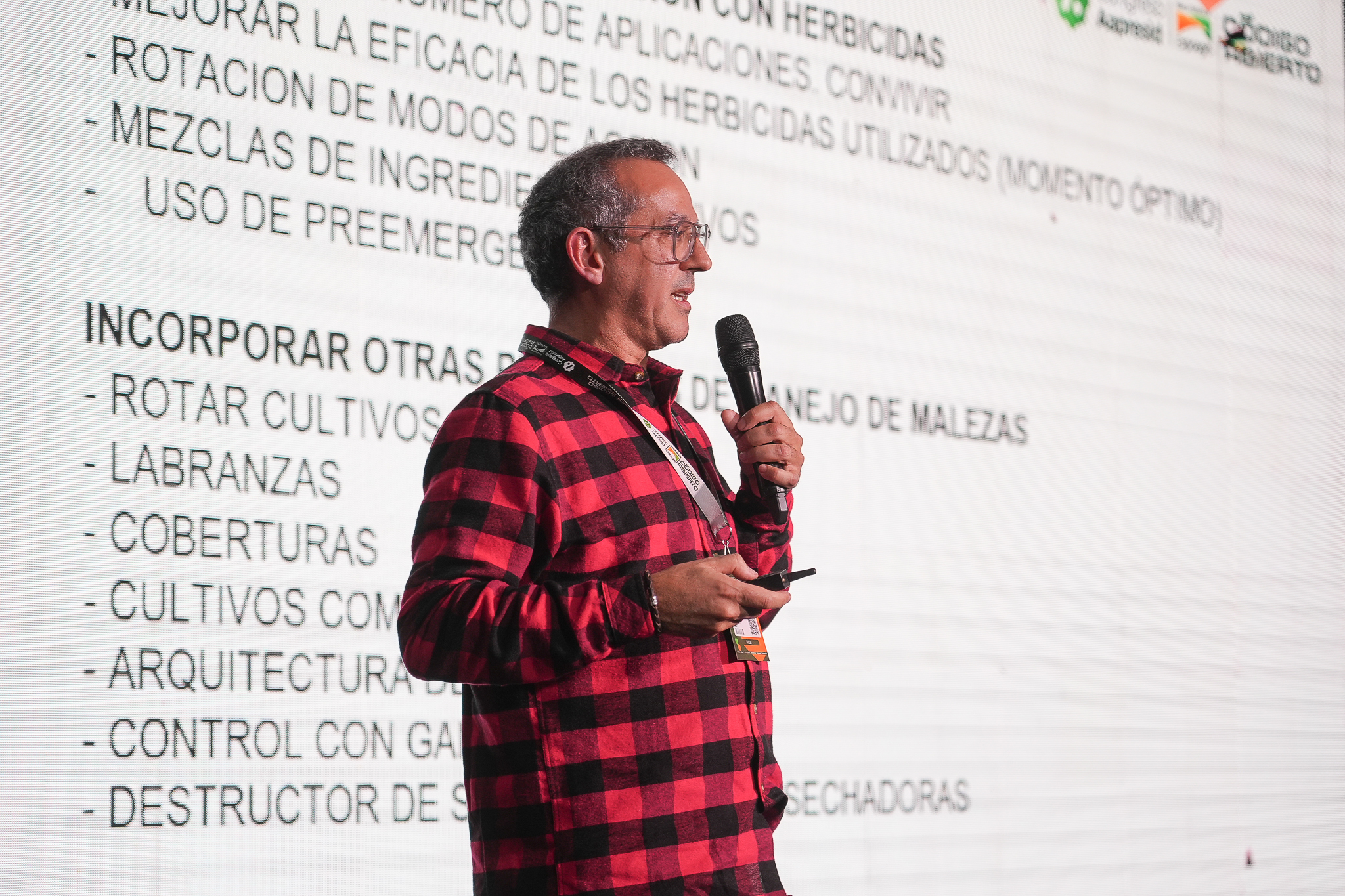 Combatir malezas, por tierra y por aire: estrategias frente a las resistencias y el rol de los drones