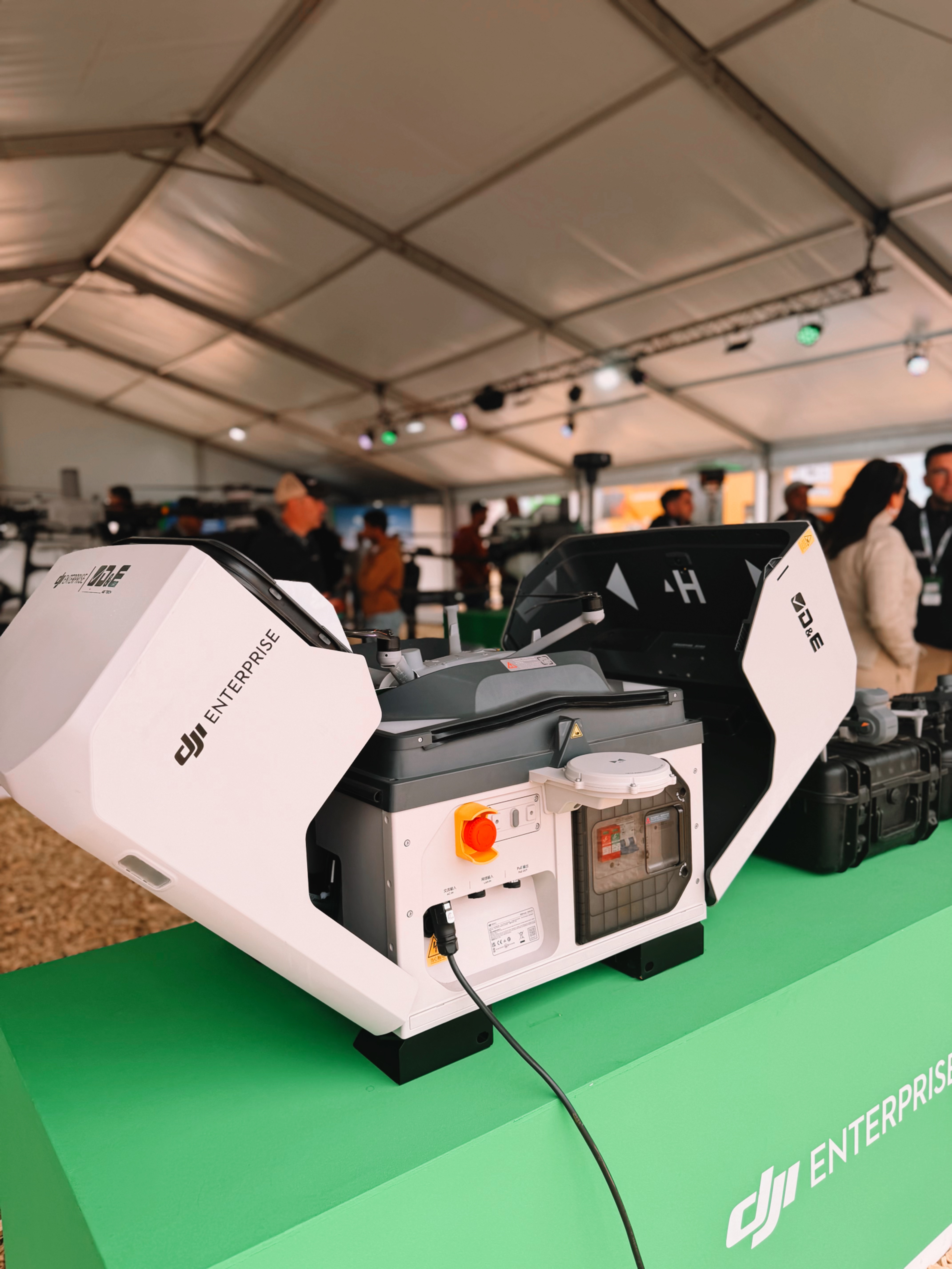 D&E AGTECH presenta los nuevos DJI Agras y un vuelo autónomo en vivo sobre un campo ganadero